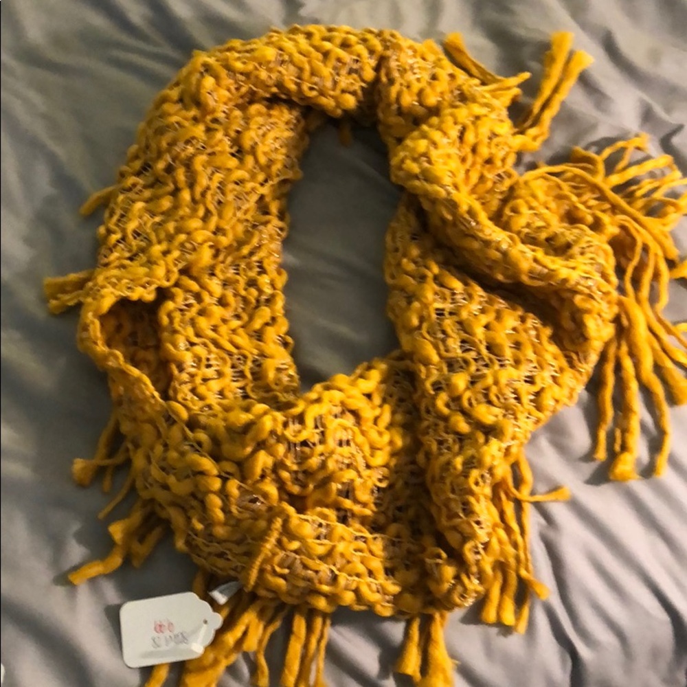 NWT! Heavy knit, chunky infinity scarf